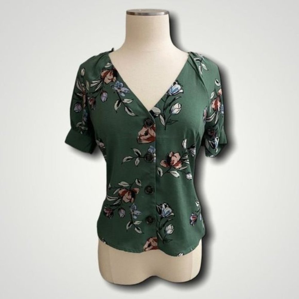 OLM | green floral short sleeve button down. Large